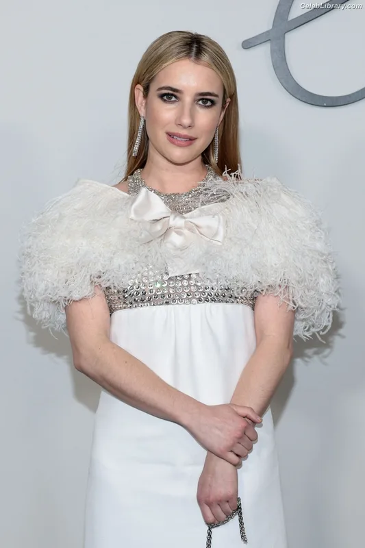 Emma Roberts photo 7 of 1780