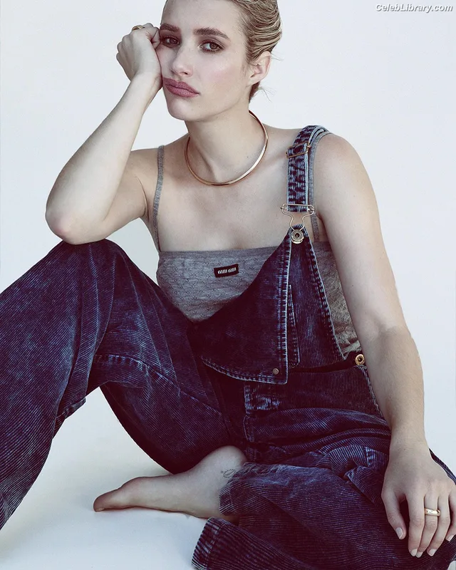 Emma Roberts photo 17 of 1780