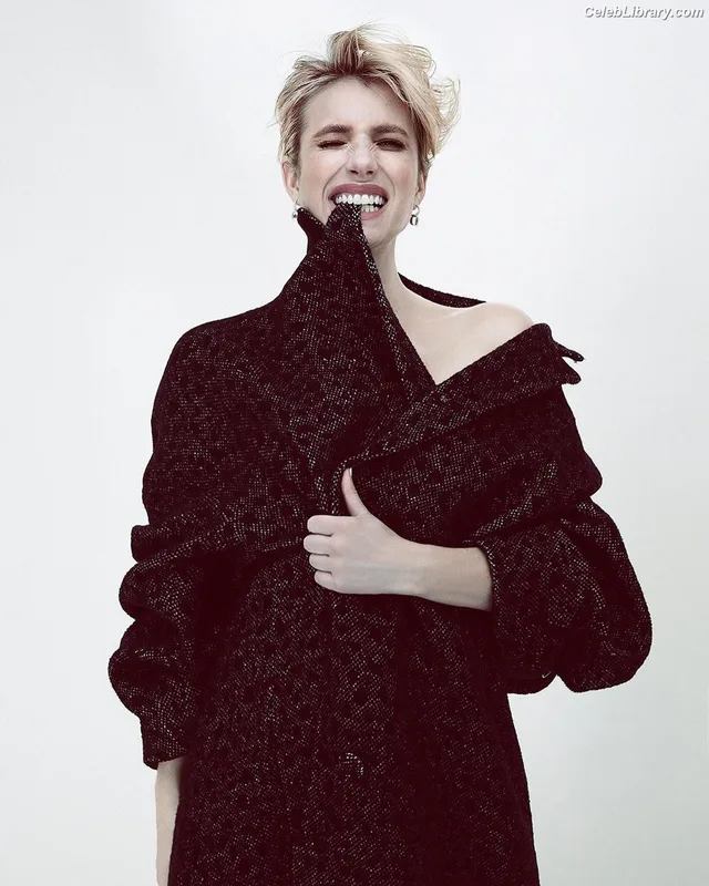 Emma Roberts photo 18 of 1780