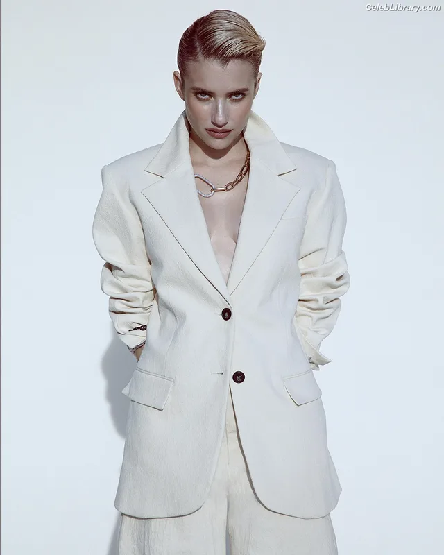Emma Roberts photo 22 of 1780