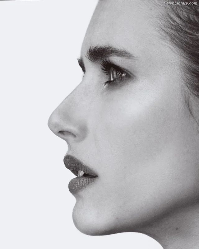 Emma Roberts photo 23 of 1780