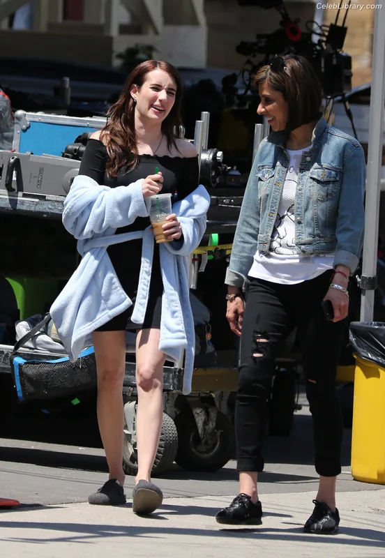 Emma Roberts photo 11 of 1780