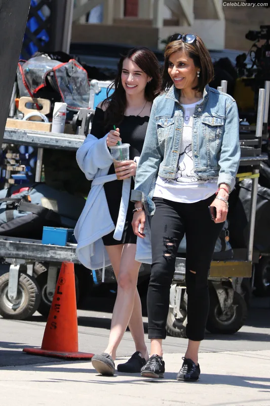 Emma Roberts photo 13 of 1780