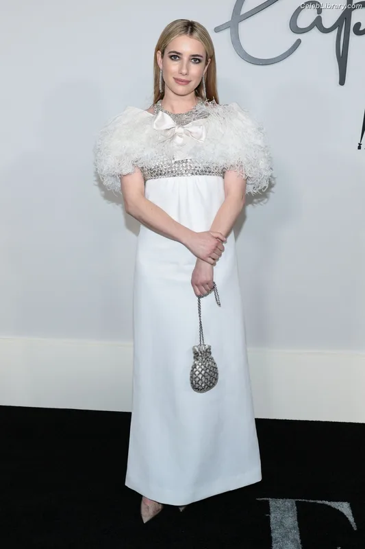 Emma Roberts photo 8 of 1780