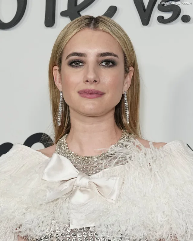 Emma Roberts photo 11 of 1780