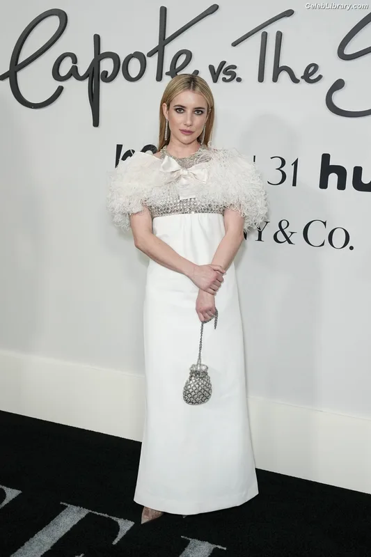 Emma Roberts photo 13 of 1780