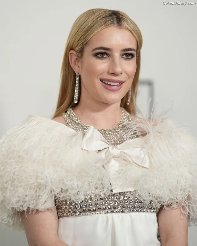 Emma Roberts photo 20 of 1780