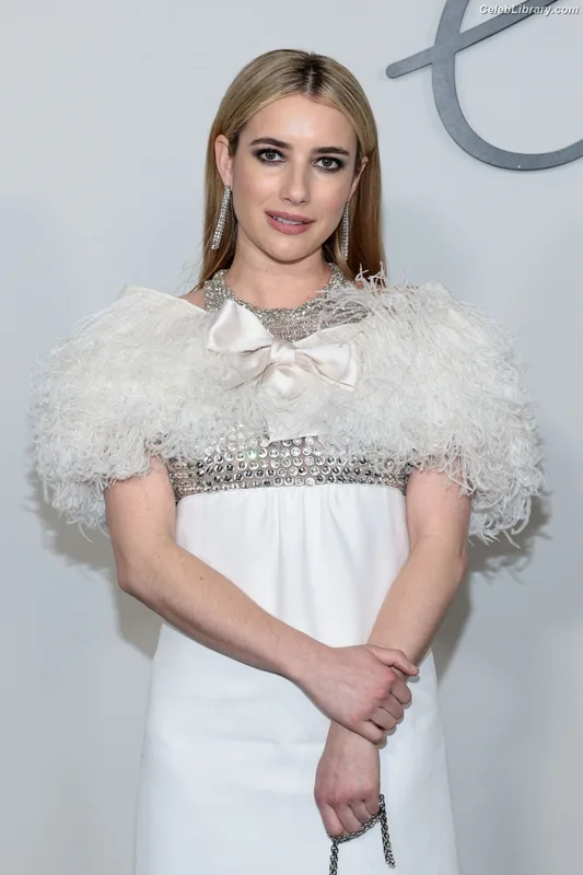 Emma Roberts photo 21 of 1780