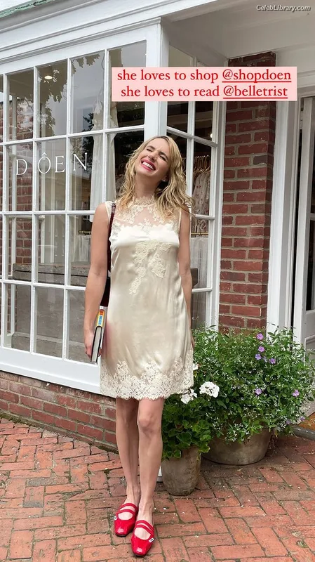 Emma Roberts photo 16 of 1780