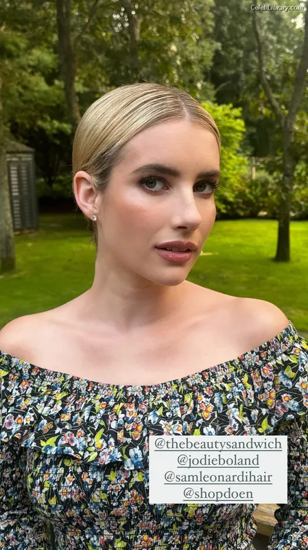 Emma Roberts photo 18 of 1780