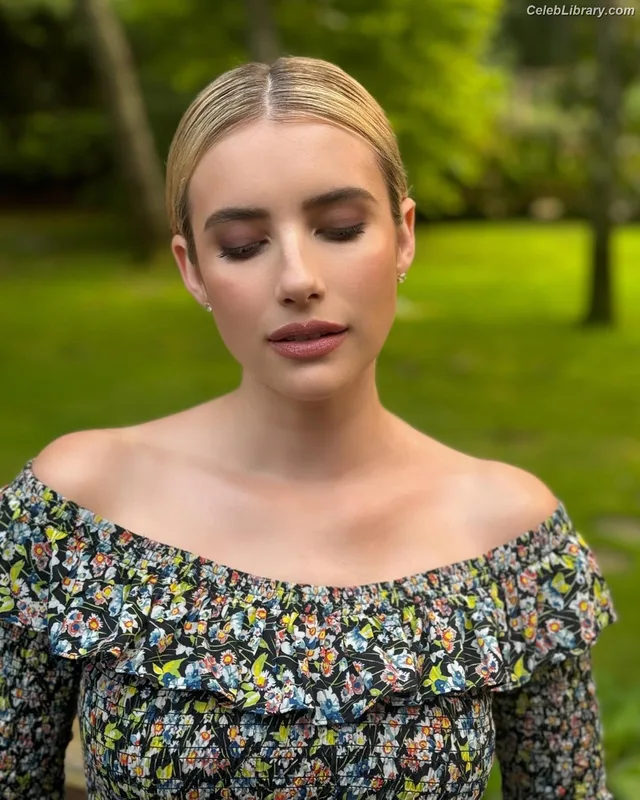 Emma Roberts photo 21 of 1780