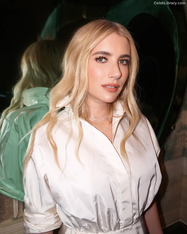 Emma Roberts photo 9 of 1780
