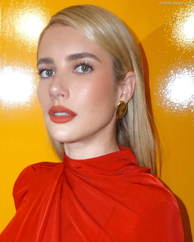 Emma Roberts photo 15 of 1780