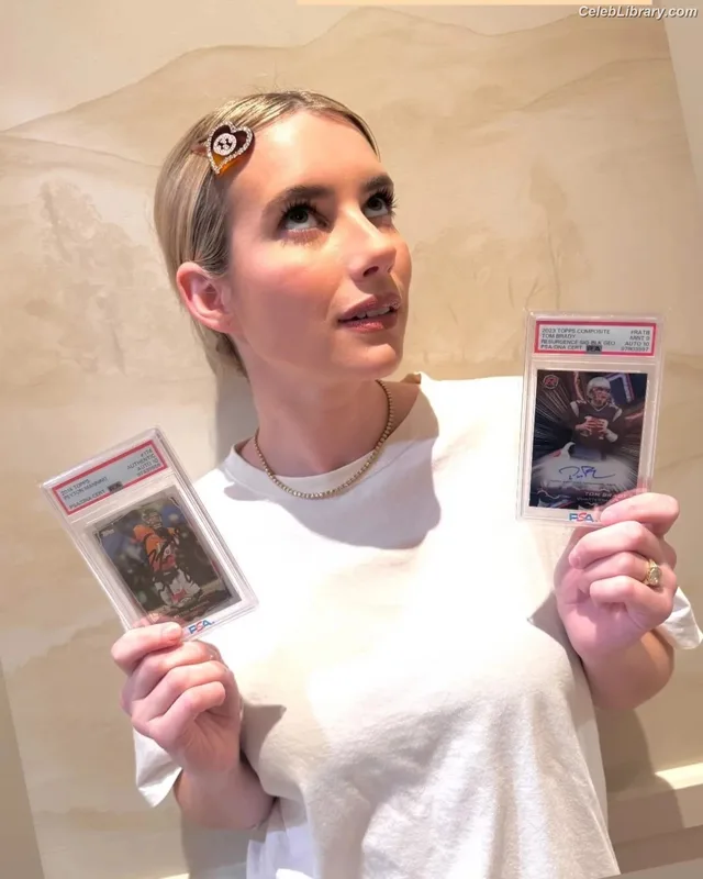 Emma Roberts photo 21 of 1780