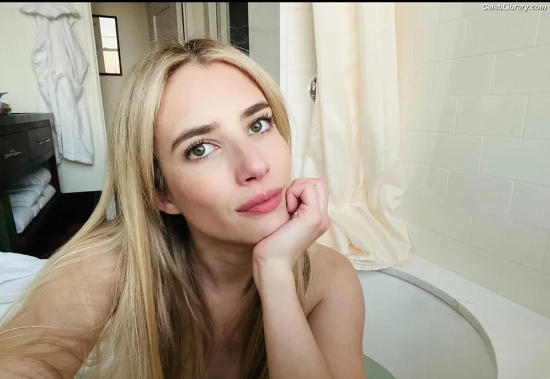 Emma Roberts photo 22 of 1780