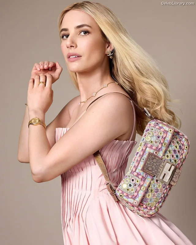 Emma Roberts photo 2 of 1780