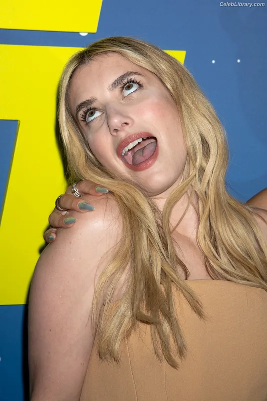Emma Roberts photo 6 of 1780