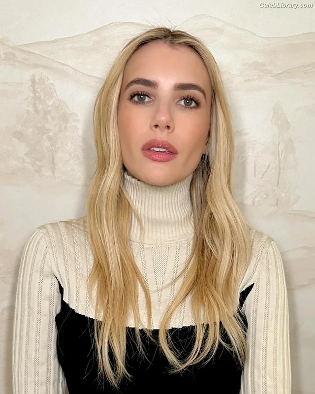 Emma Roberts photo 7 of 1780