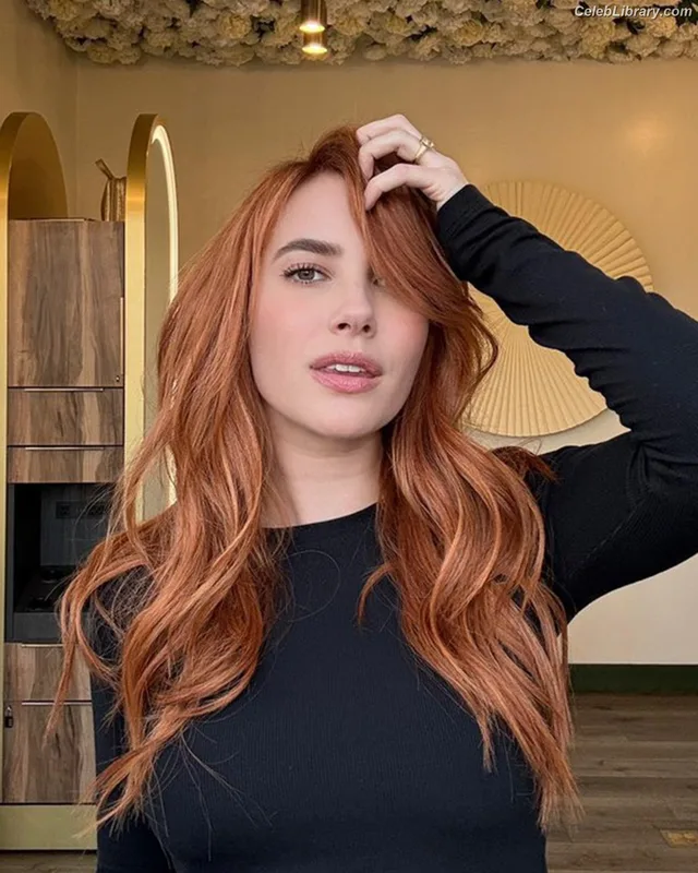 Emma Roberts photo 11 of 1780