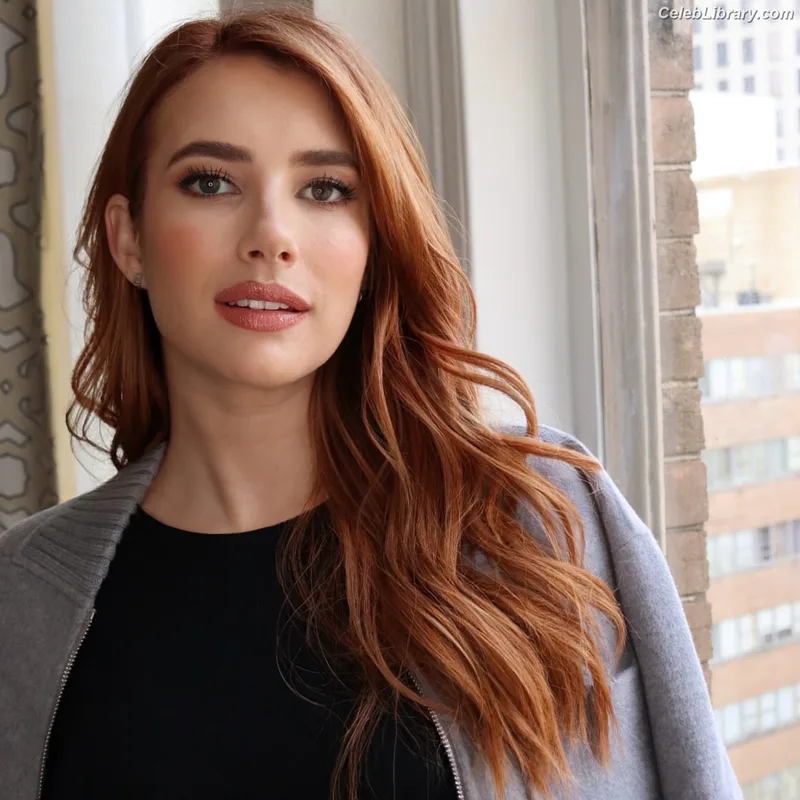 Emma Roberts photo 15 of 1780
