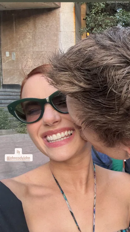Emma Roberts photo 3 of 1780