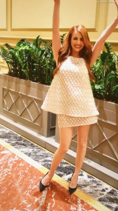 Emma Roberts photo 4 of 1780