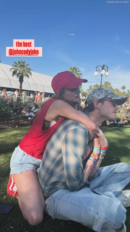 Emma Roberts photo 7 of 1780