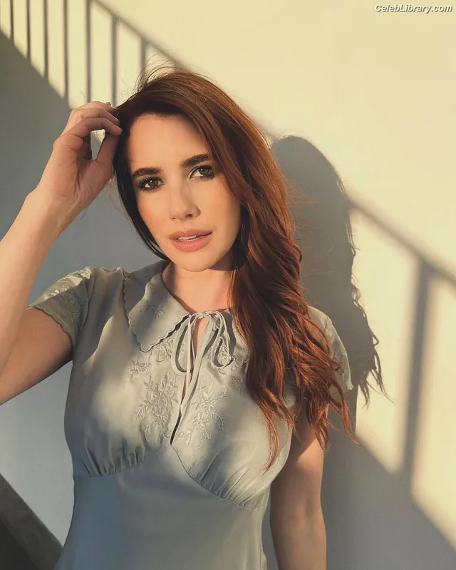 Emma Roberts photo 16 of 1780