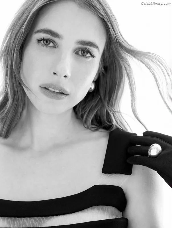 Emma Roberts photo 23 of 1780