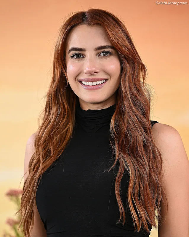 Emma Roberts photo 24 of 1780