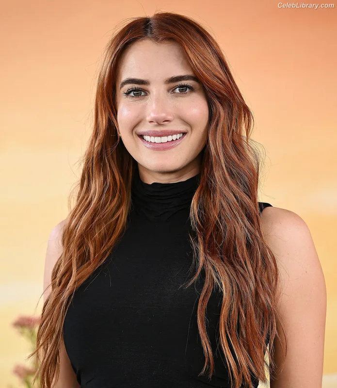Emma Roberts photo 2 of 1780