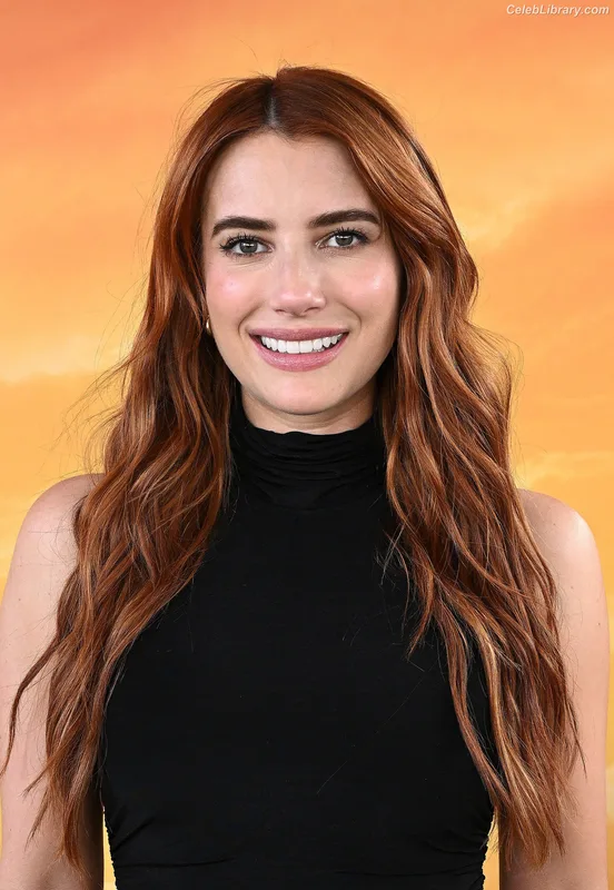 Emma Roberts photo 3 of 1780