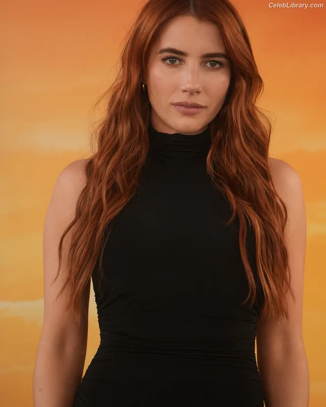 Emma Roberts photo 7 of 1780