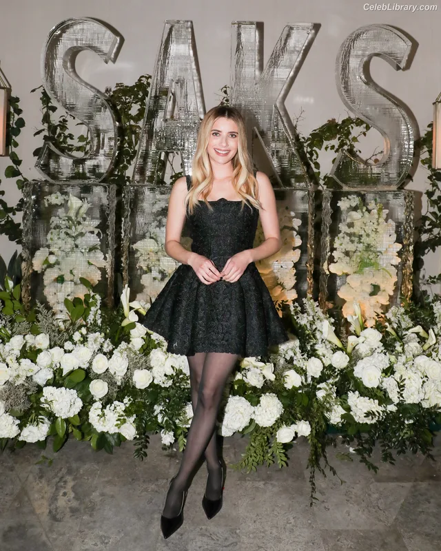Emma Roberts photo 23 of 1780