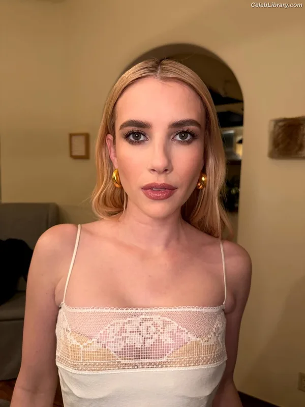 Emma Roberts photo 4 of 1780