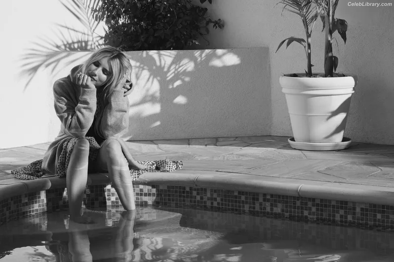 Emma Roberts photo 23 of 1780