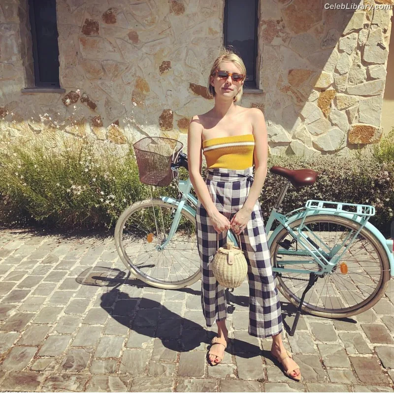 Emma Roberts photo 14 of 1780