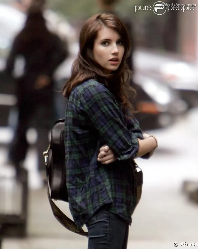 Emma Roberts photo 23 of 1780