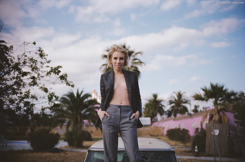 Emma Roberts photo 6 of 1780