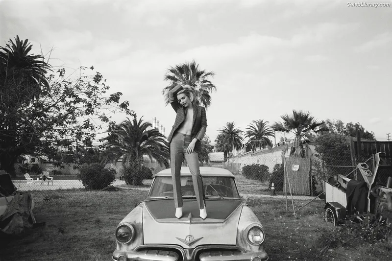 Emma Roberts photo 7 of 1780