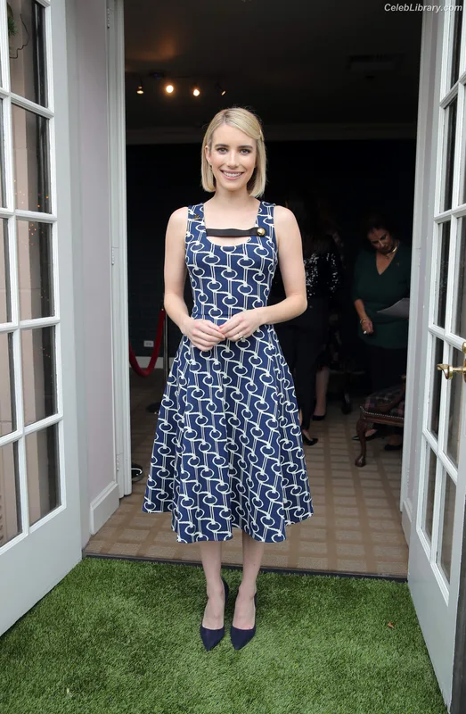 Emma Roberts photo 19 of 1780