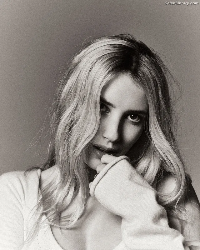 Emma Roberts photo 11 of 1780