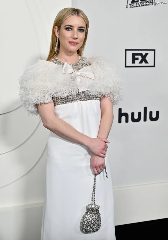Emma Roberts photo 19 of 1780