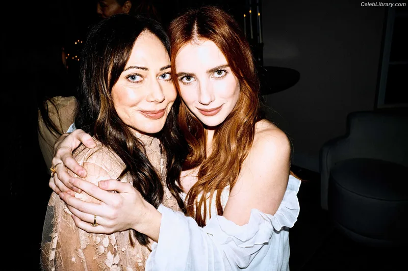 Emma Roberts photo 7 of 1780