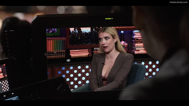 Emma Roberts photo 10 of 1780
