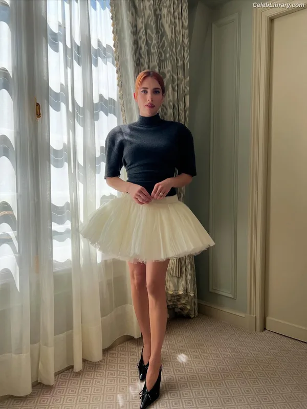 Emma Roberts photo 17 of 1780