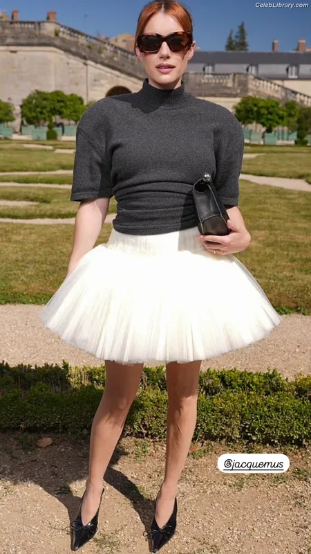Emma Roberts photo 22 of 1780
