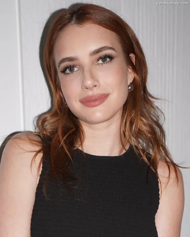 Emma Roberts photo 23 of 1780