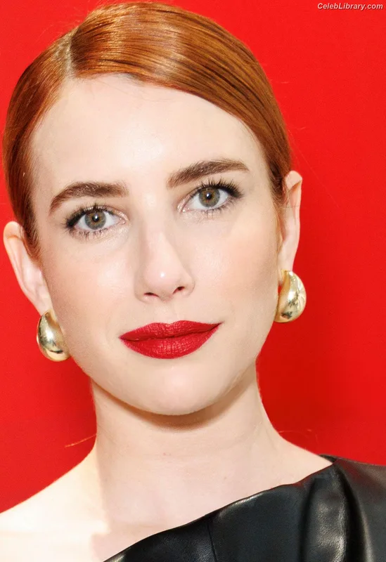Emma Roberts photo 2 of 1780