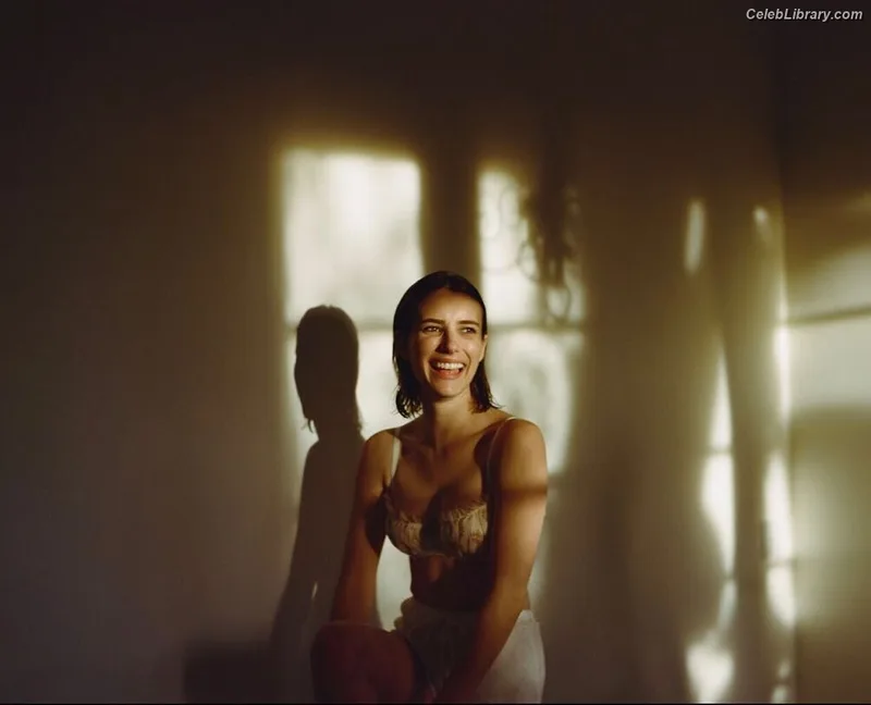 Emma Roberts photo 6 of 1780